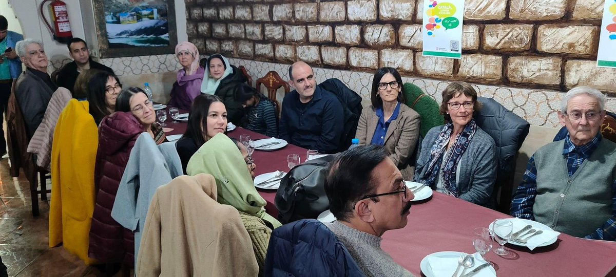 “Aprenem Català des de l’Urdu”
En un país nou, en una cultura nova, l’idioma és la primera eina d’integració.
Presentació d’un llibre per aprendre català per a la comunitat pakistanes de catalunya.
Gràcies <a href="/llenguacatalana/">Política Lingüística</a>