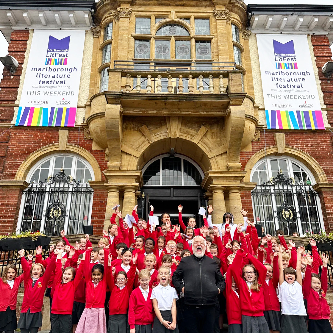 🥳Happy #WorldBookDay @WorldBookDayUK! Throwback to last year's festival launch with local schoolchildren (and our patron Sir Simon Russell Beale). We run a schools outreach programme to bring authors and their books of all kinds to Marlborough to encourage a love of reading😍