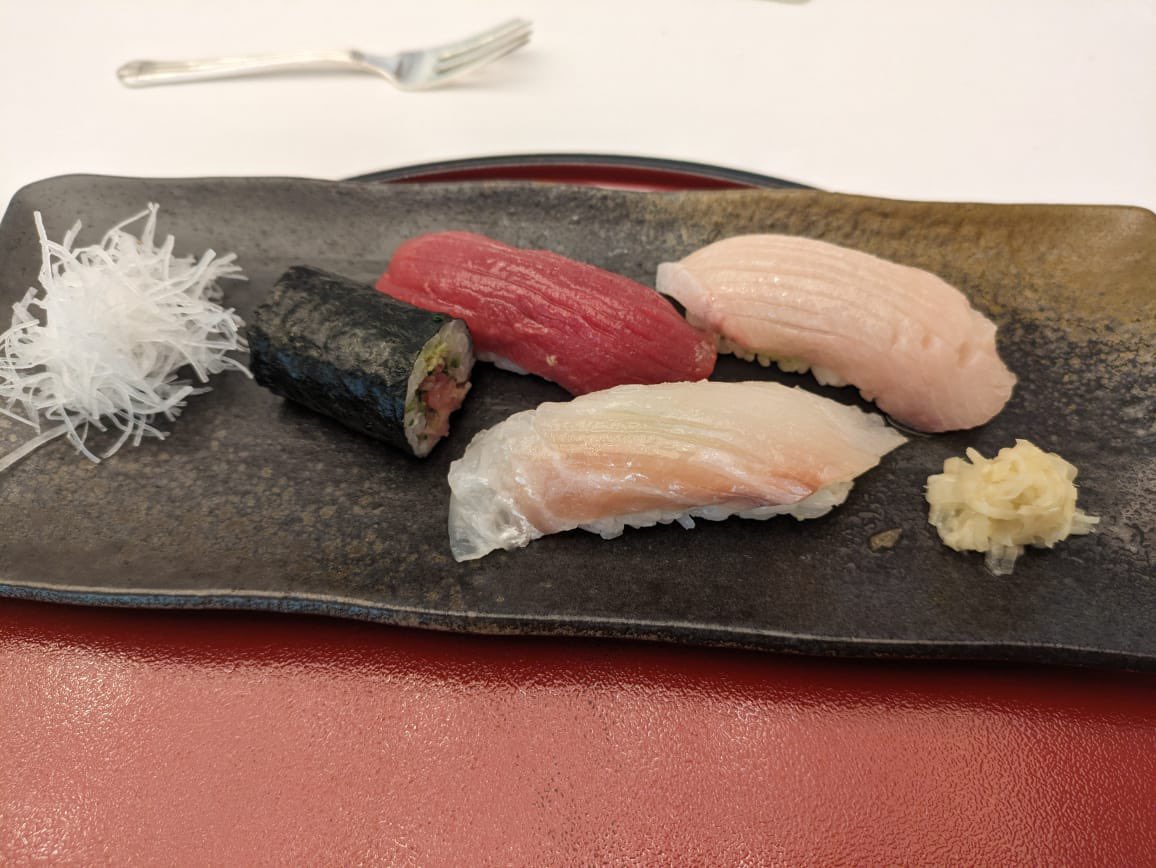 JapanAmbIndia's tweet photo. The four students who won the Japanese cuisine contest🏆 at IHM Pusa learned techniques directly from Ambassador's Chef Murakami and experienced authentic Japanese cuisine with their own eyes and tastes👏👏✨

#authenticjapanesecuisine
#ambassadorchef
#ihmpusaofficial https://t.co/4nrfYoaIoe