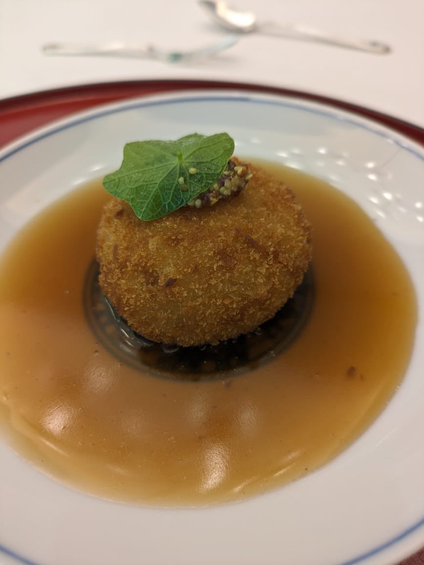 JapanAmbIndia's tweet photo. The four students who won the Japanese cuisine contest🏆 at IHM Pusa learned techniques directly from Ambassador's Chef Murakami and experienced authentic Japanese cuisine with their own eyes and tastes👏👏✨

#authenticjapanesecuisine
#ambassadorchef
#ihmpusaofficial https://t.co/4nrfYoaIoe