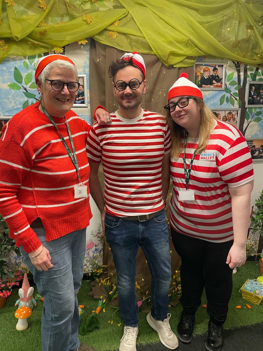 MrBarkerHT's tweet photo. What a Team!
Happy #WorldBookDay2024 📕 https://t.co/vCoEdTOXyM