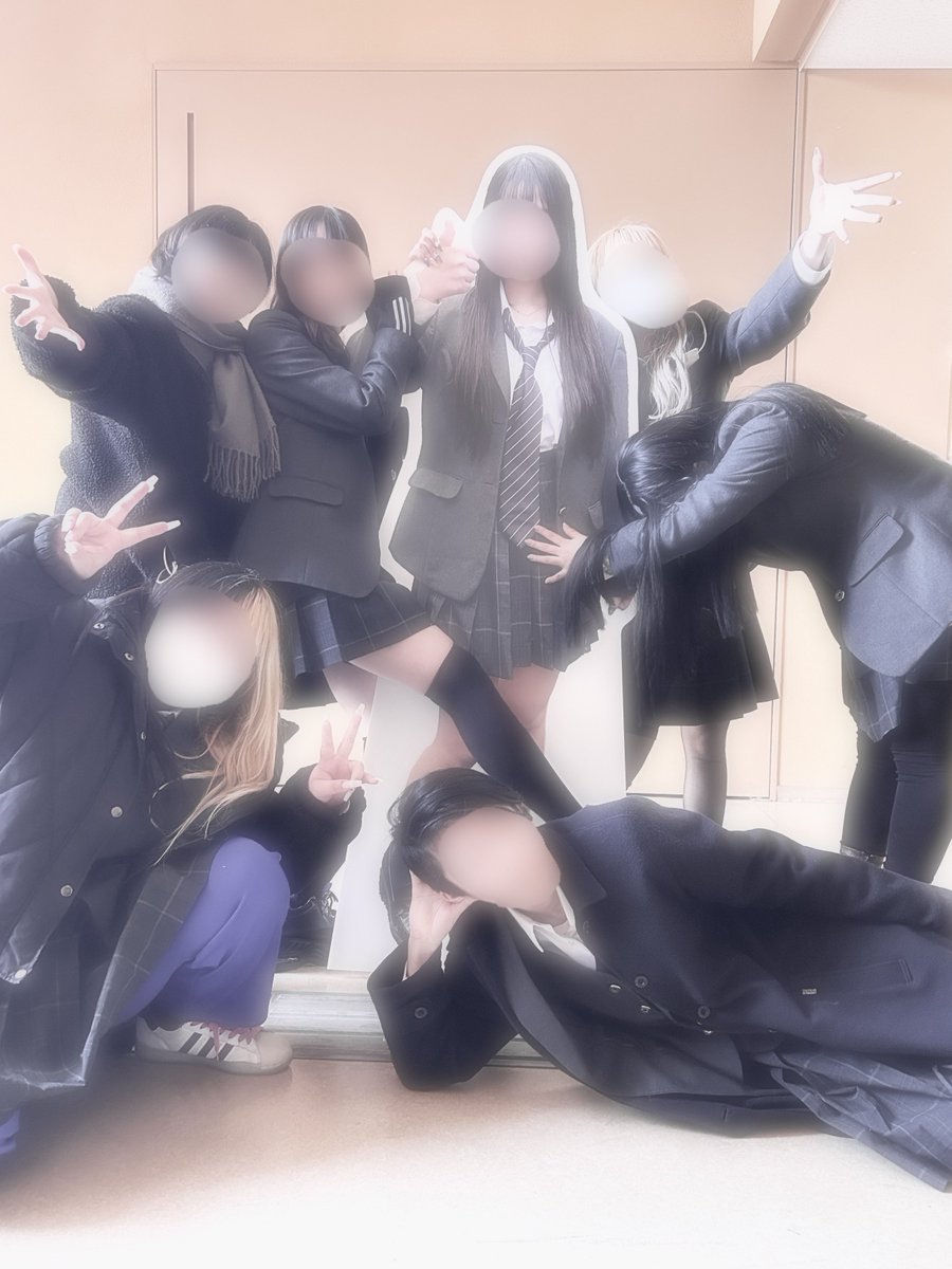 ho____senanoka's tweet photo. 藝大二次で卒業式来れない子の等身大パネル来た！頑張ってコイ！！ https://t.co/lEgc1mwdOM