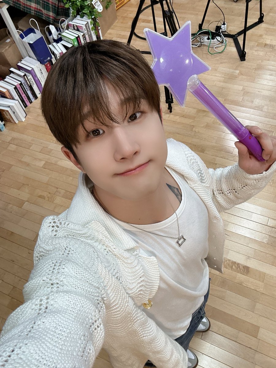 offclASTRO tweet picture