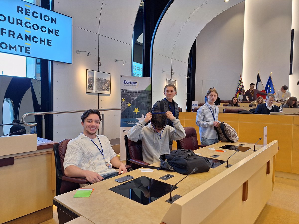 annabelle (@annabellefaure1) on Twitter photo Exercice de simulation du parlement européen pour les élèves de <a href="/juleshaag25/">Jules Haag</a> organisé par <a href="/EuropeBFC/">Maison de l'🇪🇺 en Bourgogne-Franche-Comté</a> .Sensibilisation aux # valeurs de l'#Europe à la #citoyenneté européenne, #écologie.<a href="/ErasmusplusFR/">Agence Erasmus+ France / Education Formation</a> Exercice de simulation du parlement européen pour les élèves de <a href="/juleshaag25/">Jules Haag</a> organisé par <a href="/EuropeBFC/">Maison de l'🇪🇺 en Bourgogne-Franche-Comté</a> .Sensibilisation aux # valeurs de l'#Europe à la #citoyenneté européenne, #écologie.<a href="/ErasmusplusFR/">Agence Erasmus+ France / Education Formation</a>