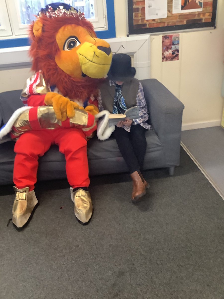 abbeysU5's tweet photo. Reading to Roary on #WorldBookDay2024 https://t.co/rRGocUDuSK