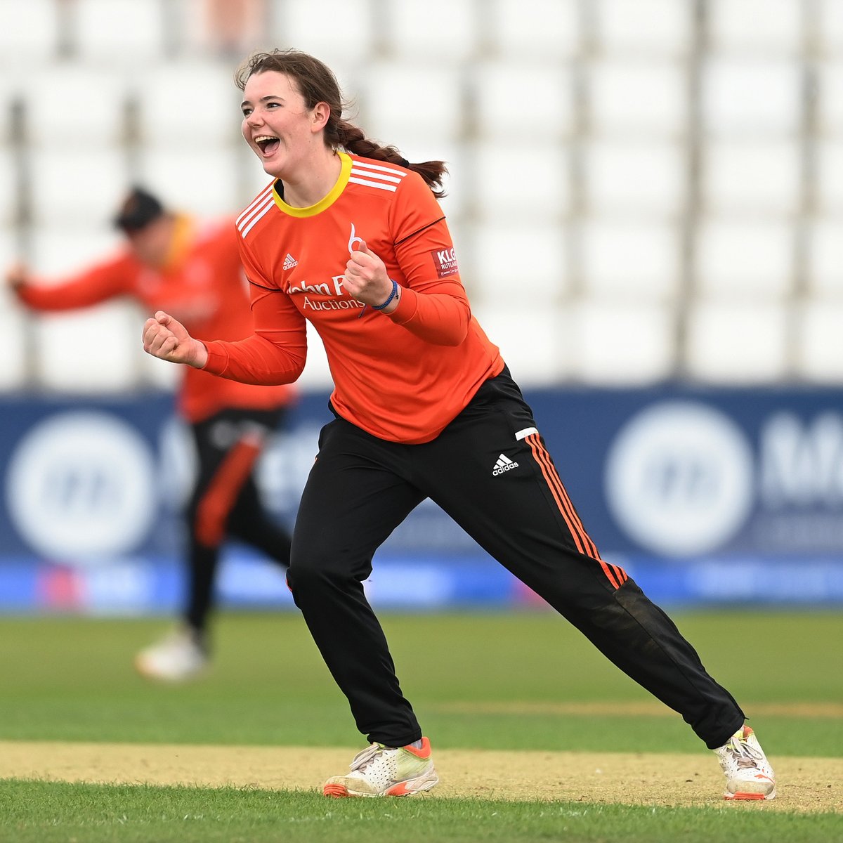 🇱🇰 Destination: Sri Lanka.  Josie Groves has been named in the 15-strong squad for England U19's tour to the sub-continent in March/April, featuring a tri-series against the hosts and Australia. 🗞️  trentbridge.co.uk/news/2024/marc…  #Ablazeabroad