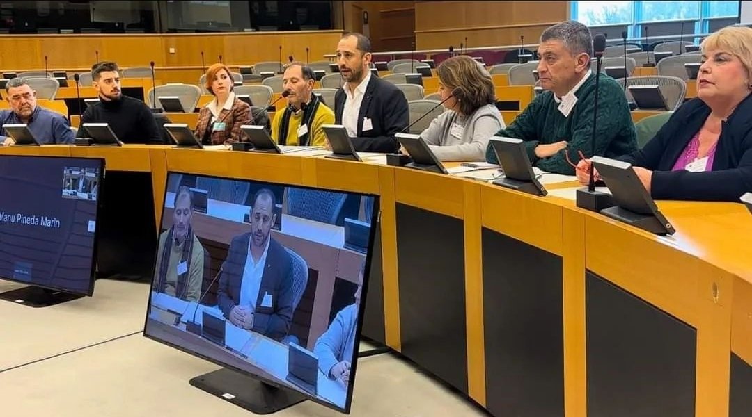 SebastianPG_IU's tweet photo. Positivo encuentro, junto a @ManuPineda, con la Comisión Europea de Medio Ambiente.
Comparte el diagnóstico sobre la gravedad de la contaminación del agua de #LaColada y se ha comprometido a verificar y a evaluar los informes sobre la situación.
🇪🇺🚰💧
https://t.co/jmME7F7PEU https://t.co/NlGjeKIjbW
