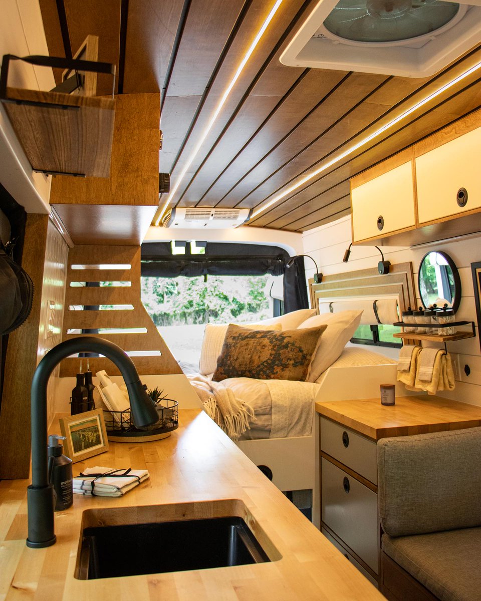 🚐💡 Inside @driftercampervans’ Signature Nomadic: Redefining mobile living with exquisite design, comfort, and convenience. Attention to detail makes it a sanctuary on wheels. 🚐 

#campervancooking #campervanbeethoven #campervandog #campervanstyle #campervannz