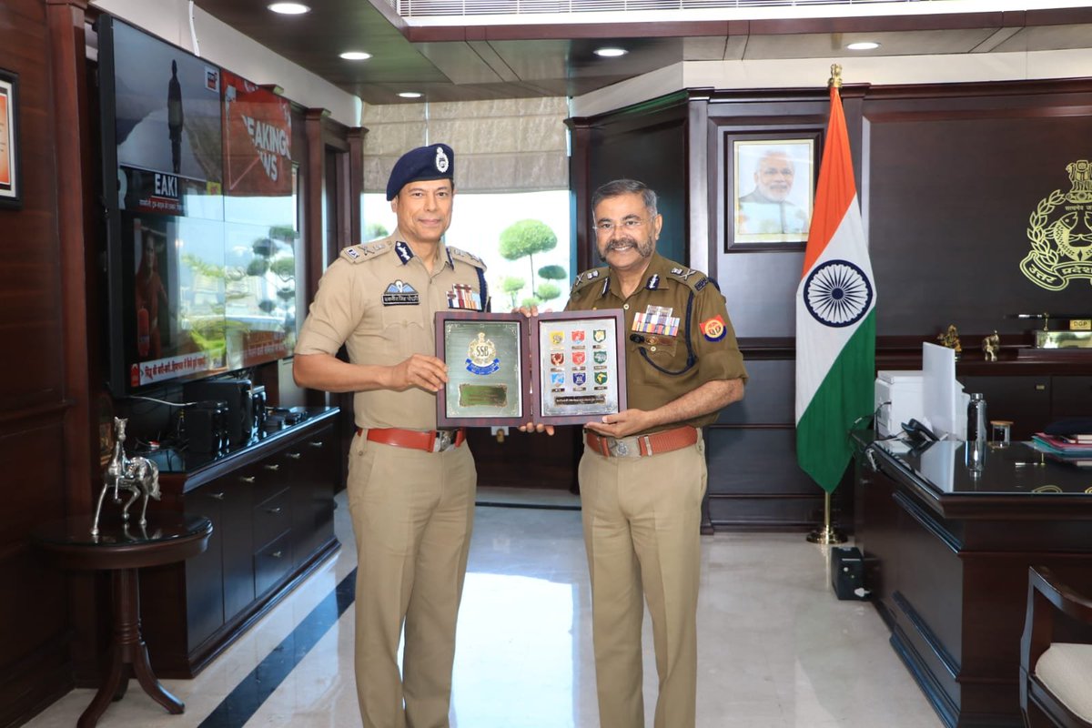 Grateful for the kind regards from Sh. Daljit Singh Chawdhary, IPS #DGSSB. Had a productive discussion on the collaborative efforts between <a href="/SSB_INDIA/">Sashastra Seema Bal</a> &amp; #UPPolice regarding the forthcoming Lok Sabha elections, security along the Indo-Nepal border, and other strategic concerns.