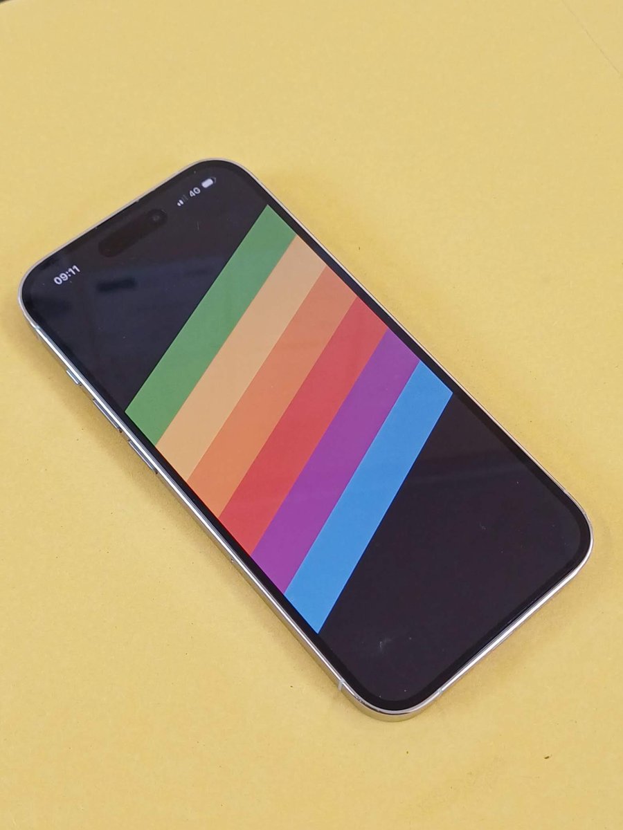 TurboJake's tweet image. Loving my super minimal iPhone wallpaper with the hidden dock. This keeps me focused by searching the app I want when opening my phone, avoiding that rabbit hole we often find ourselves down by getting distracted. Free link to wallpaper here: jakenoble.co.uk/iphone-wallpap…