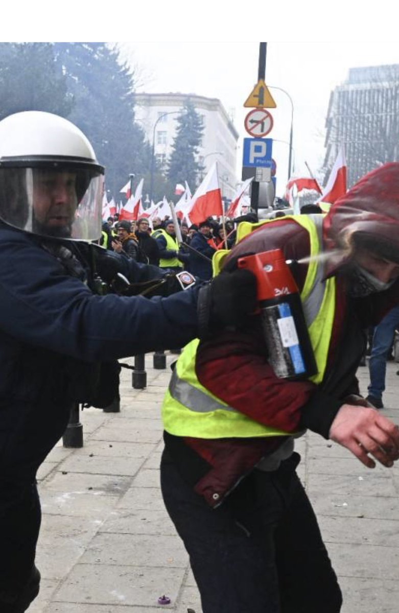 Rozpoznaje ktoś ryj tego ZOMOWCA? Bierzemy sprawy w swoje ręce.