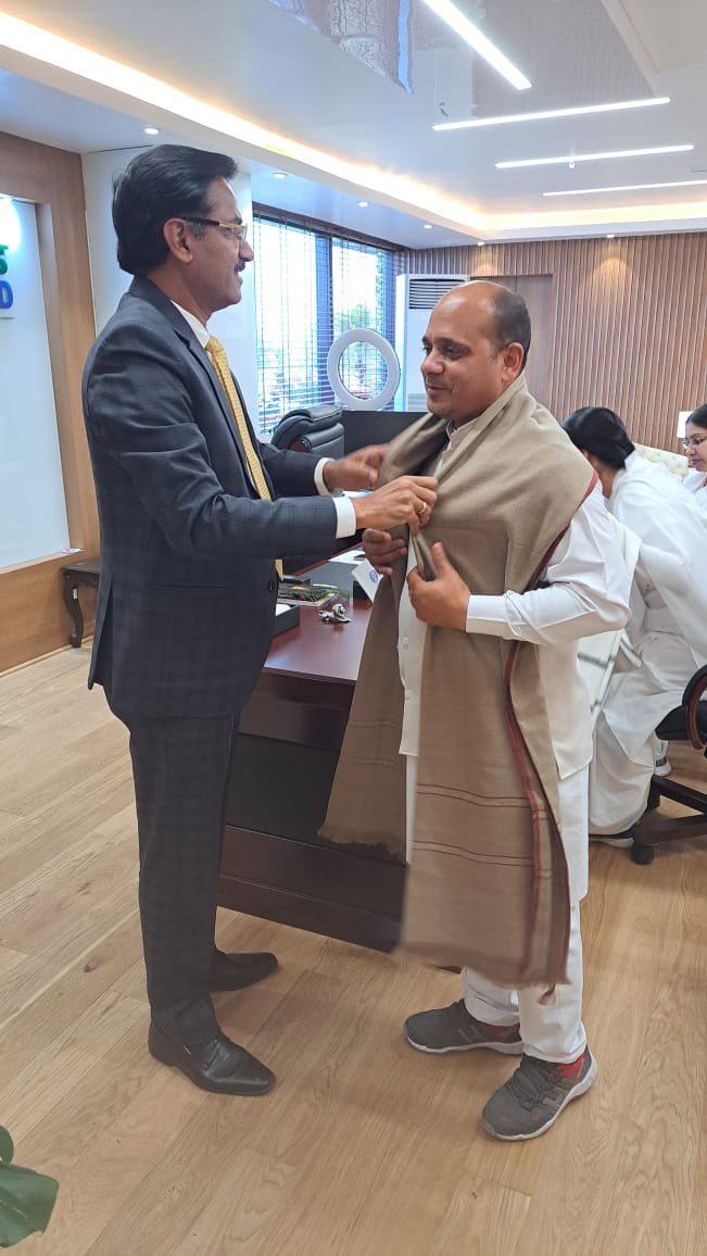 OMSHANTIRETREAT's tweet image. An impactful meeting with R K Tyagi, Chairman of @pgcilindia discussing future training initiatives. 

Integrating mindfulness &amp;amp; strategy for impactful professional growth. 

@BrahmaKumaris 

#BehavioralTraining #Leadership #Development #Omshanti #Brahmakumaris #Omshantiretreat