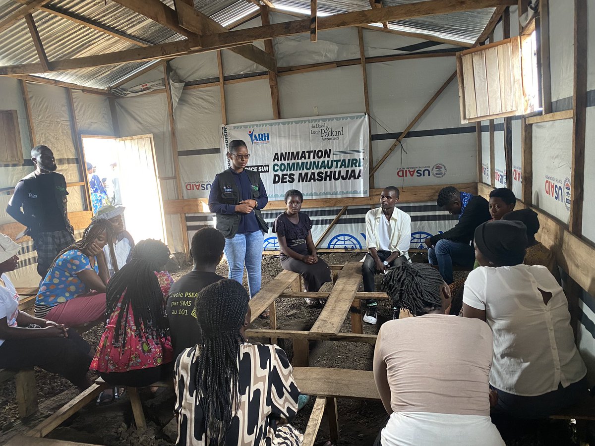 AlucMukama's tweet photo. #Yarh_drc par son réseau des #Mashujaa fait de son mieux pour rendre l'information accessible sur le #Protocole_de_MAPUTO à toutes les couches de la population dont particulièrement la jeunesse du Camp des déplacés de Rusayo 1 qui en était bénéficiaire. @yarhdrc @IpasRDC https://t.co/0cjtlNFVq1