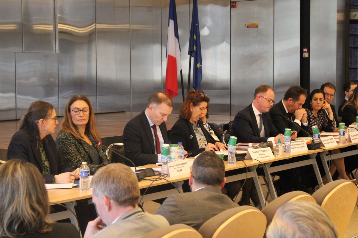 Prefet94's tweet photo. #Concertation - Quatrième comité de pilotage des #JOP2024 dans le Val-de-Marne, présidé par la préfète Sophie Thibault, en présence d'@iledefrance, de @valdemarne_94, des mairies et des services de l'Etat.
🤝 Travailler ensemble pour mieux préparer ce rendez-vous historique 🎖️🇫🇷 https://t.co/Kse4Dl5HUo