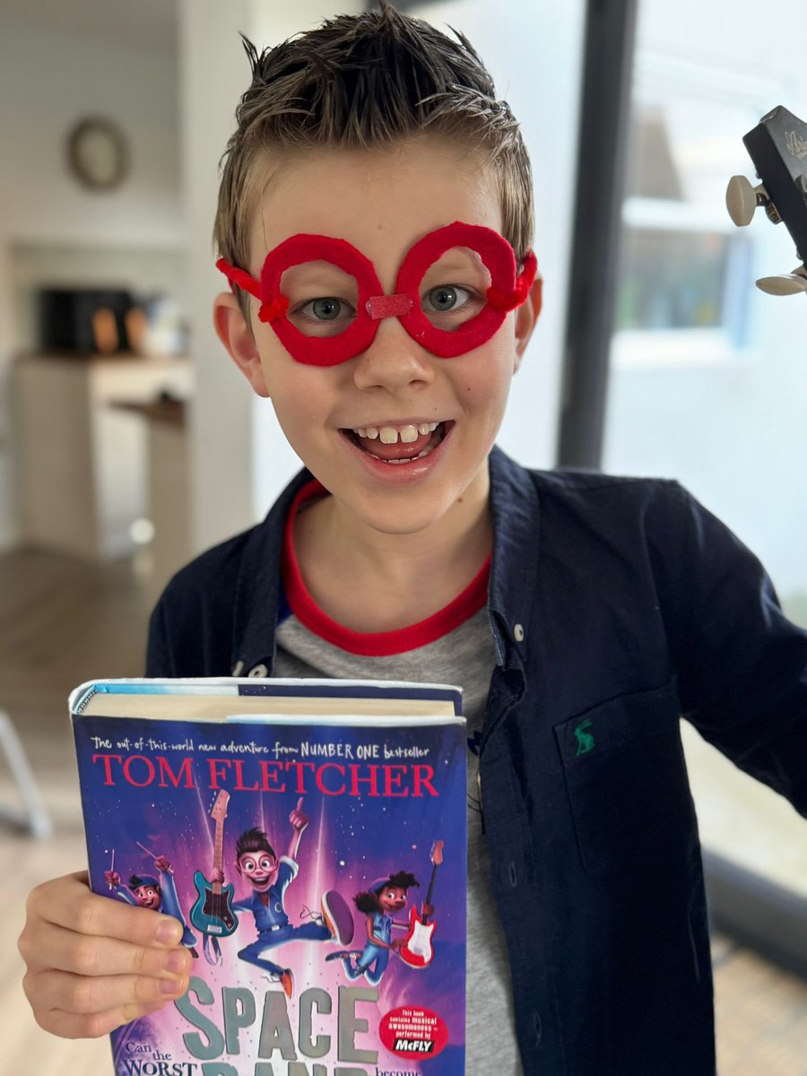 duncanlabarre's tweet photo. @TomFletcher our 9yo, Dylan, loved dressing up as George Racket from Space Band for World Book Day today!! One of his favourite books. Enjoyed rocking out to “Loner” in the car on the school run!🤘🎸🚀 https://t.co/oWbttt1bC1