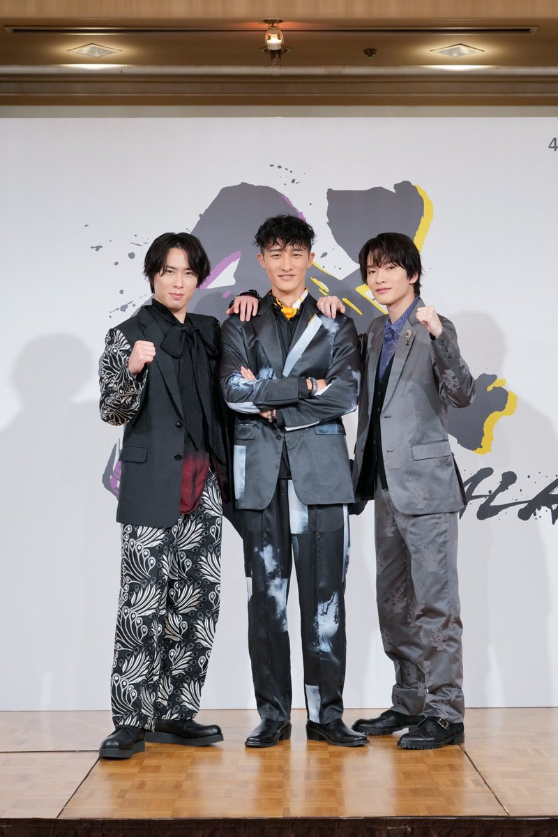 shochiku_stage's tweet photo. 【#新橋演舞場】『#祭GALA』

💜.○o.💛.oo.❤️.o○.

　製作発表記者会見
　を行いました‼️

.○o.💜.oo.💛.o○.❤️

作品への期待も高まる
笑顔いっぱいの会見となりました📹📸

果たしてどんな舞台になるのか…💭
初日が待ち遠しい『祭 GALA』は
4月1日に開幕です🎊
https://t.co/3BtJm3iqYP https://t.co/ohh5T7g9ew