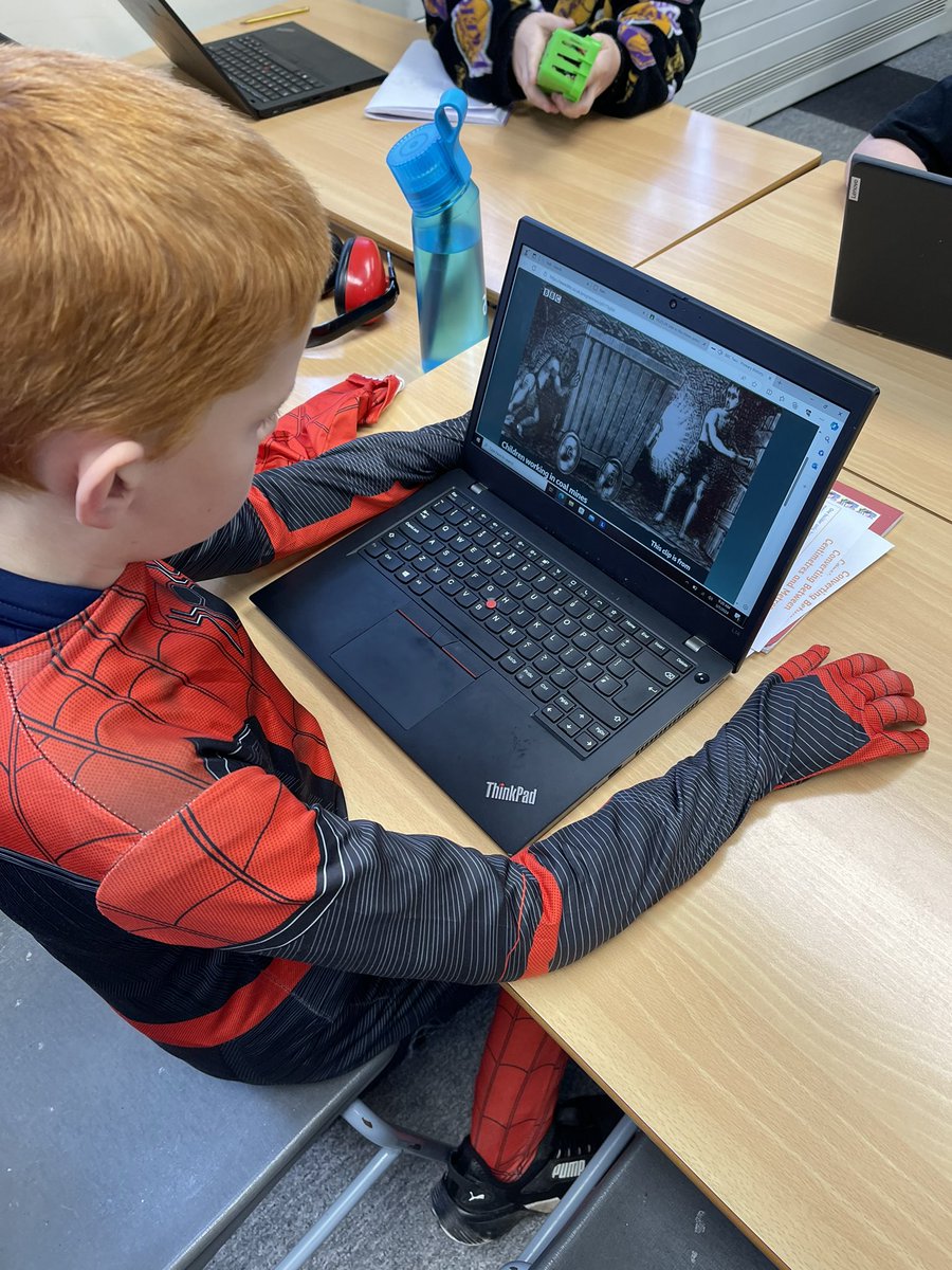 Dosbarth_Class9 tweet media