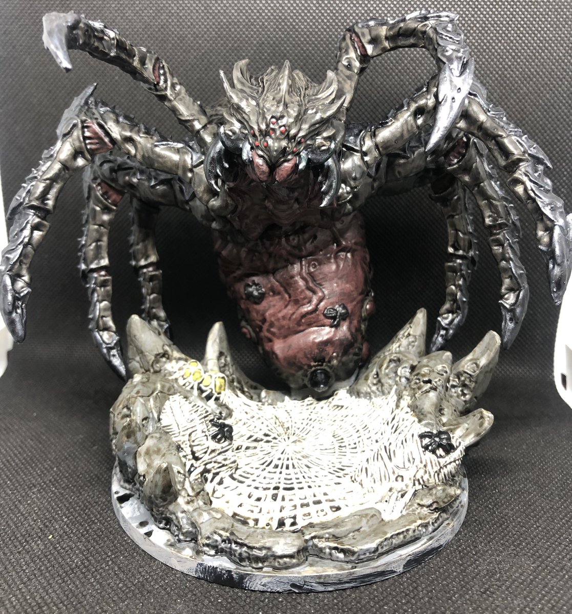 Web of the Spider Tyrant is finished

#EpicEncounters #TTRPG #PaintedMinis #PaintedMiniatures #TabletopRoleplayingGames #miniaturepainting