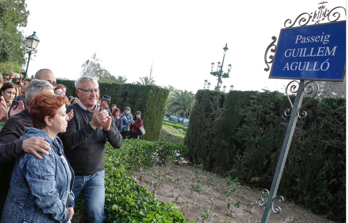 JovesPV's tweet photo. ‼️ PP i VOX eliminaran el Passeig Guillem Aguló del Parc de Vivers de la Ciutat de València.

Els que mai han condemnat el seu assassinat ara el volen amagar i silenciar. 

No ho aconseguiran. https://t.co/4ooTUvckbw