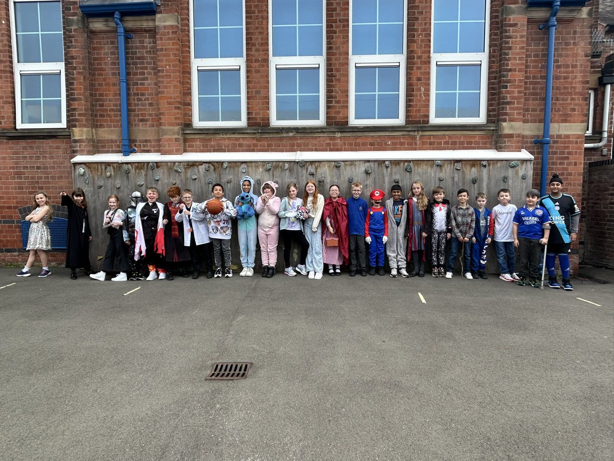 latimerprimary's tweet image. #ClassSM are definitely in the #WorldBookDay spirit! We have characters from Harry Potter, The Cat in the Hat, Little Red Riding Hood and The Mandalorian as well as adjectives including: athletic, elderly, sparkly, scientific, artistic and comfy. #LatimerLOVESReading
