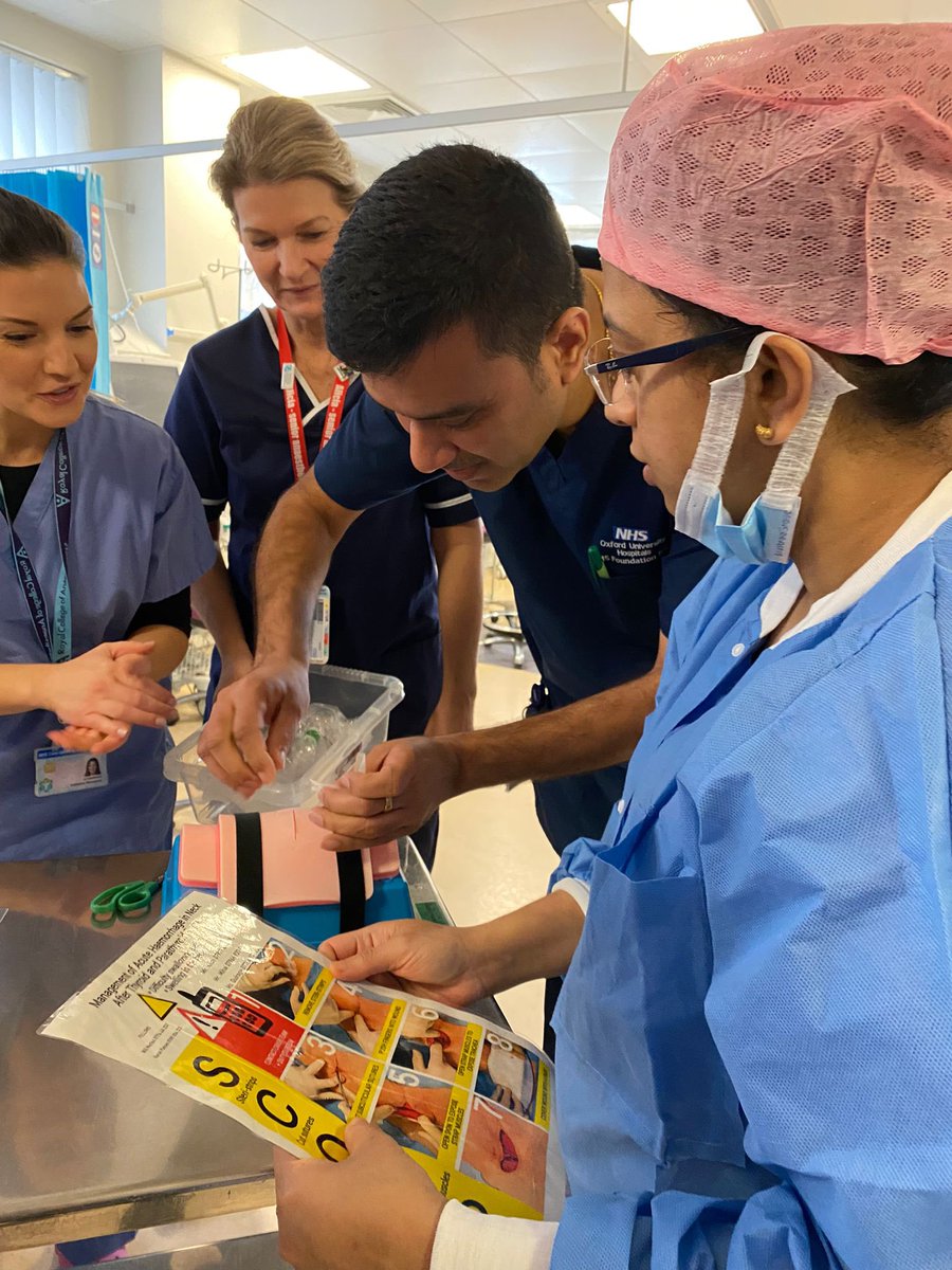 Managing post para/thyroid bleeding. Another #SCOOP training delivered at <a href="/OUHospitals/">OUH</a> with @Sallyshiels1 <a href="/OxSTaRCentre/">OxSTaR Centre</a>. Making surgery safer #patientsafety. 70 more staff trained <a href="/RaduMiSurgeon/">Radu Mihai</a> <a href="/BAETS_UK/">British Association of Endocrine&Thyroid Surgeons</a> <a href="/dr_imranahmad/">Imran Ahmad</a> <a href="/dasairway/">Difficult Airway Society (DAS)</a> <a href="/elboghdadly/">Kariem</a> <a href="/RamsinghJason/">Jason Ramsingh</a> <a href="/_Lian_Lee/">Lian Lee</a>