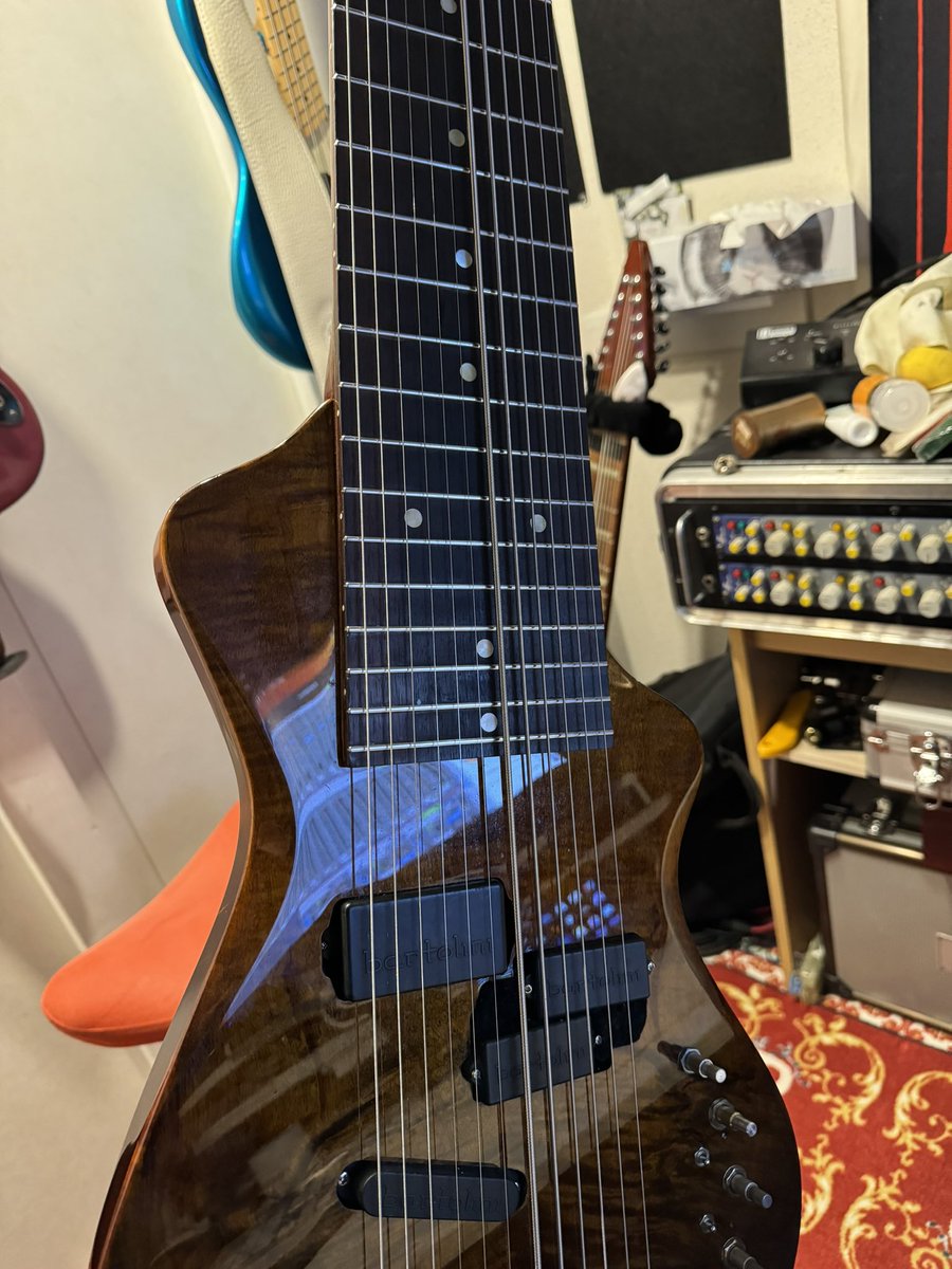 shinzibass's tweet image. 老眼のため微調整に時間かかってますが、良い楽器です！ #グランドボード #Tapping