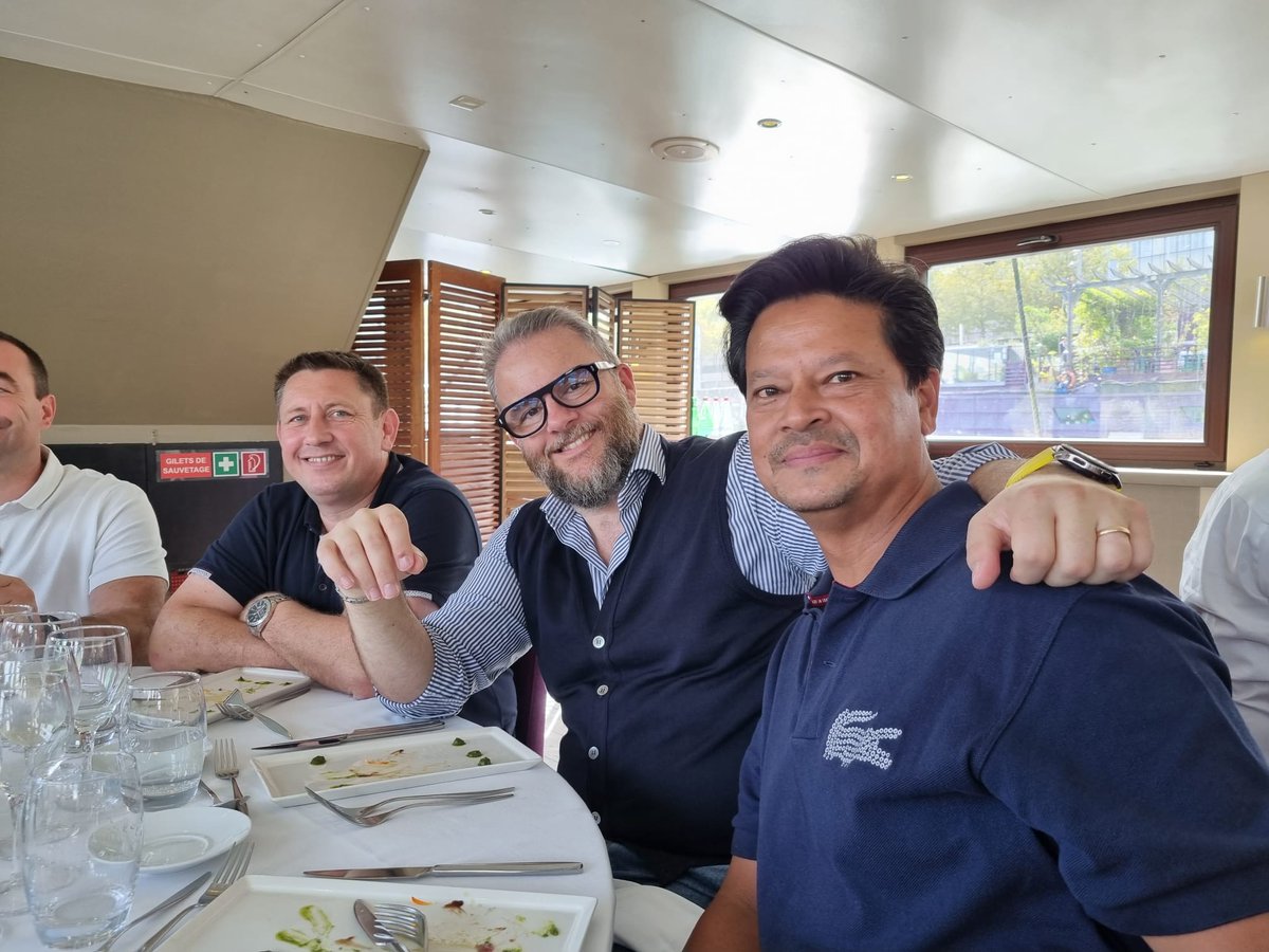 Creyssensac's tweet photo. Nos collaborateurs sont mis à l'honneur 🤝

Nous sommes ravis de vous partager un moment spécial ayant eu lieu au sein de notre entreprise fin 2023 : la remise de la médaille du travail pour plusieurs de nos collaborateurs ! 

On vous laisse avec quelques photos 📸 https://t.co/ax19U8sdAr