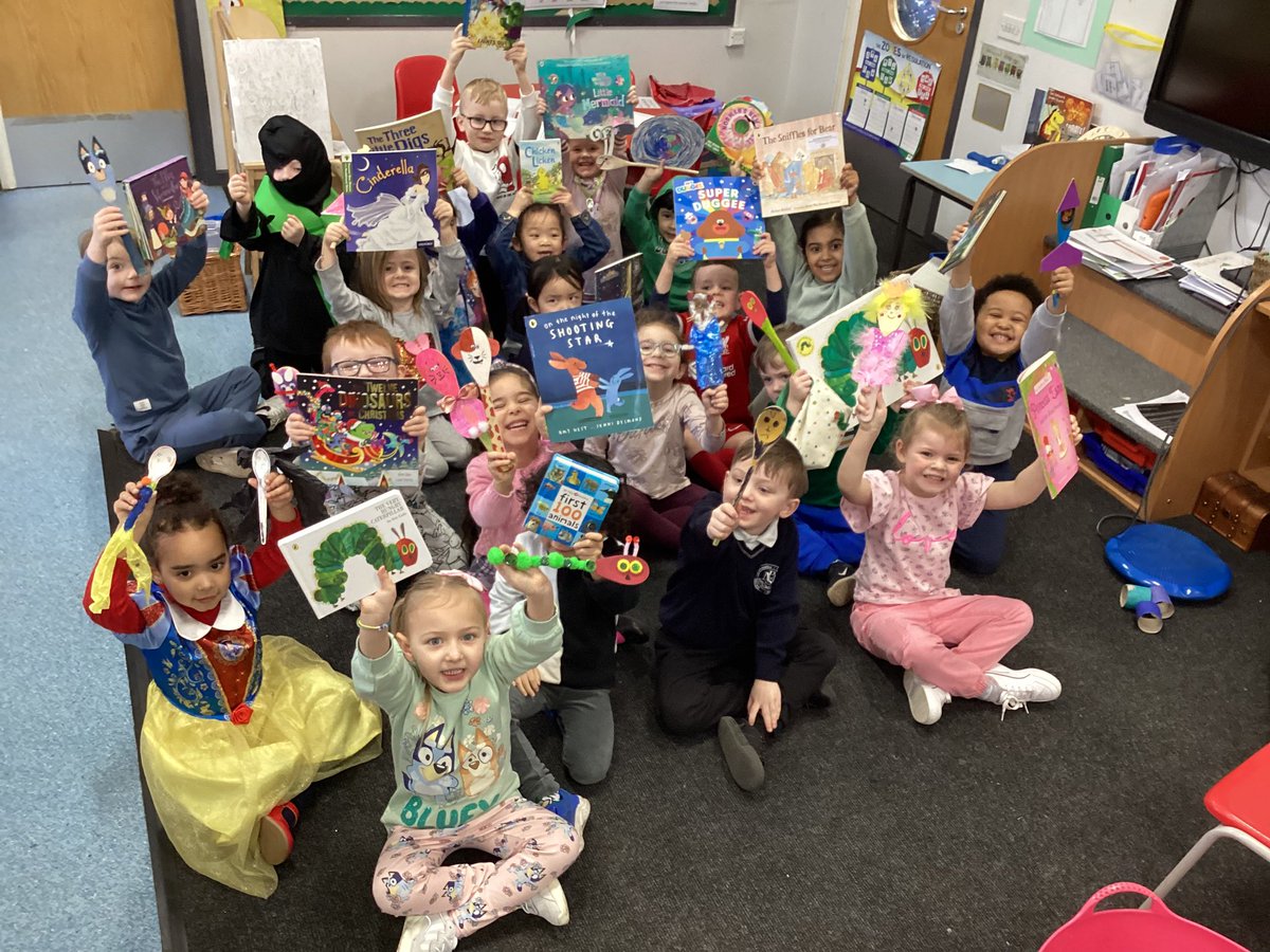 MrsParr2's tweet image. World book day is in full swing in #classR3. The children have brought in so many lovely books to read and we have amazing artists designing their very own story spoons. Amazing work reception . 📚