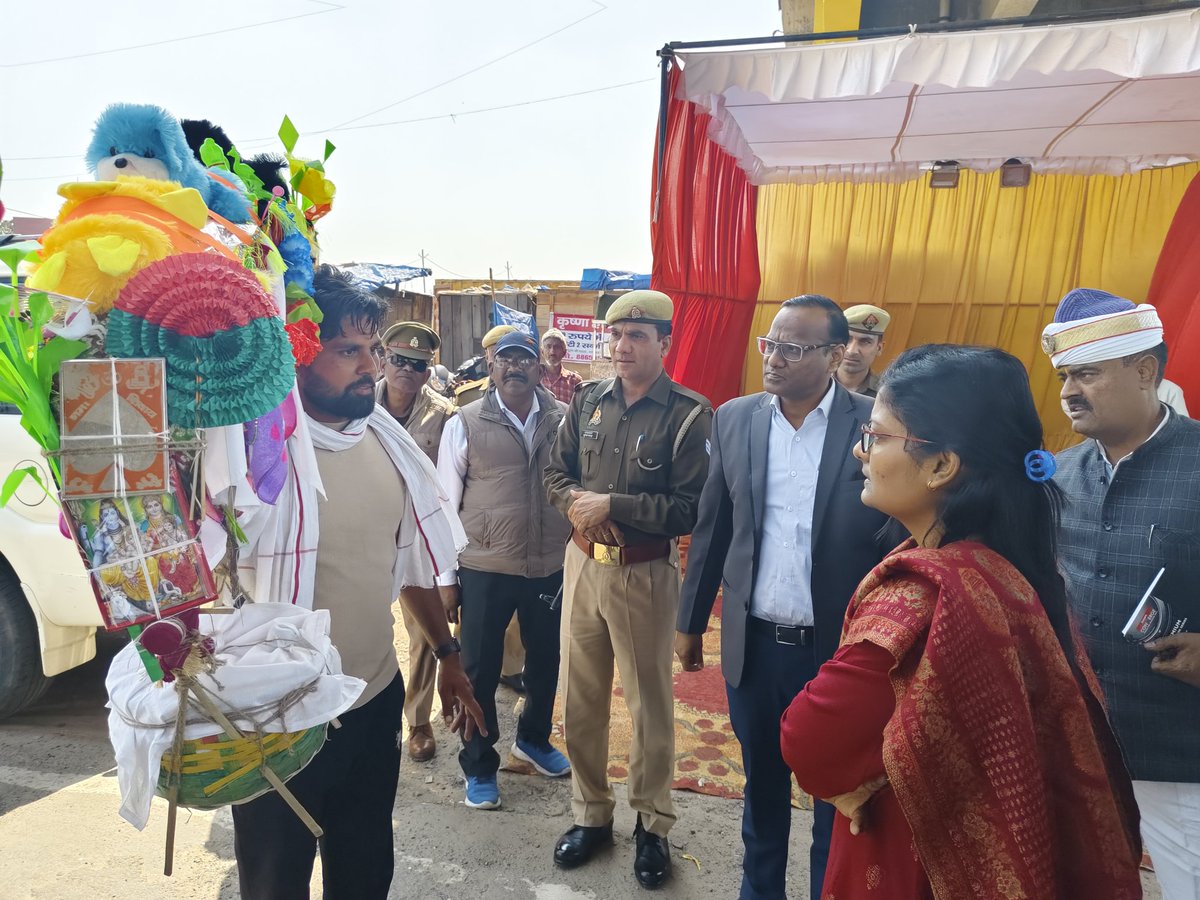 dm_hathras's tweet image. महाशिवरात्रि के दृष्टिगत चल रहे कांवड़ियों हेतु लगाये गये विभिन्न कैम्पों का भ्रमण कर जिलाधिकारी @archana_ias2014 ने की गई व्यवस्थाओं का जायजा लेते हुए आवश्यक दिशा निर्देश दिए।