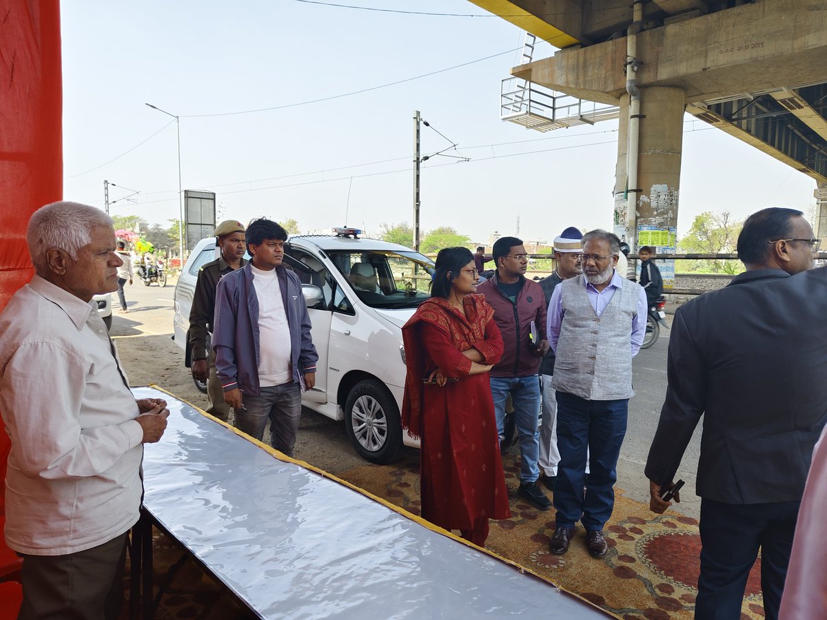 dm_hathras's tweet image. महाशिवरात्रि के दृष्टिगत चल रहे कांवड़ियों हेतु लगाये गये विभिन्न कैम्पों का भ्रमण कर जिलाधिकारी @archana_ias2014 ने की गई व्यवस्थाओं का जायजा लेते हुए आवश्यक दिशा निर्देश दिए।
