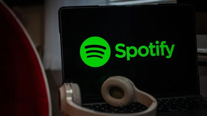 BillboardFr's tweet photo. 🚨 Spotify annonce augmenter le prix des abonnements en France en réponse à la taxe streaming !

Les utilisateurs français paieront désormais l’abonnement le plus élevé de toute l’Union Européenne. https://t.co/hGINTVmIcz