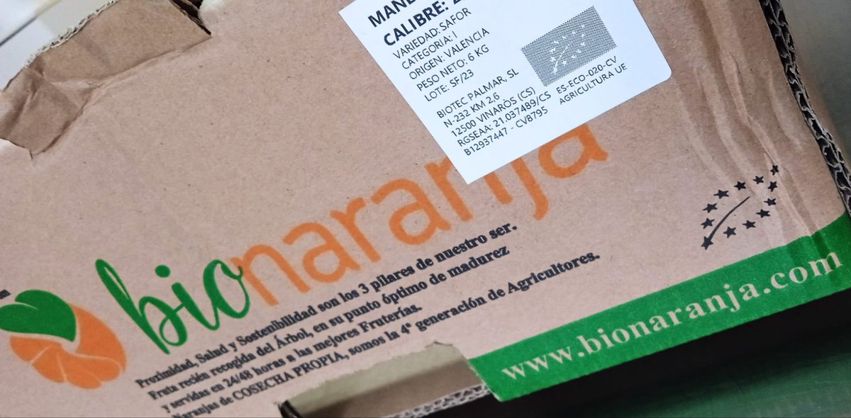 PagesosMallorca's tweet photo. El Govern de les Illes adjudica a una empresa valenciana el subministrament de fruita km0 a escoles de Mallorca. I clar, posen cítrics fets a 215 km! No és suficient urbanitzar el camp de dalt a baix, volen humiliar als pagesos mallorquins. NO TENEN VERGONYA. https://t.co/kNOnWCEy7k