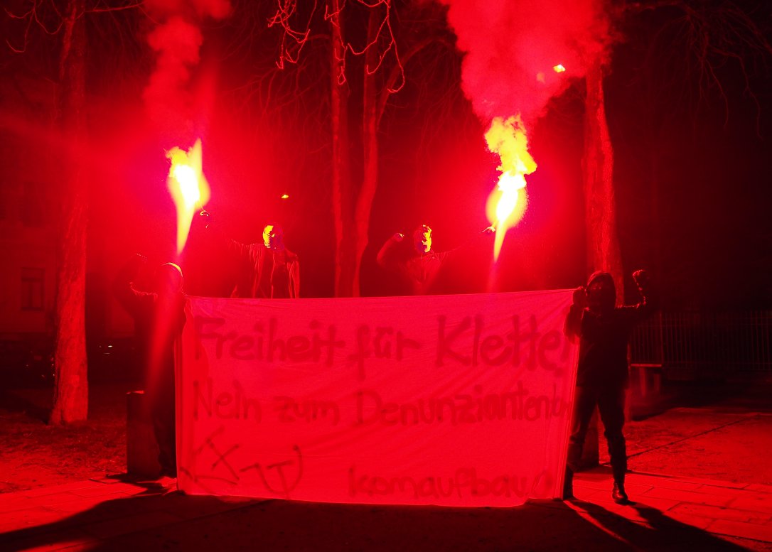 Freiheit für #DanielaKlette! Freiheit für Leo! Freiheit für alle politischen Gefangenen! Nein zum Denunziantentum! 
#Frauen die kämpfen, sind Frauen die Leben!