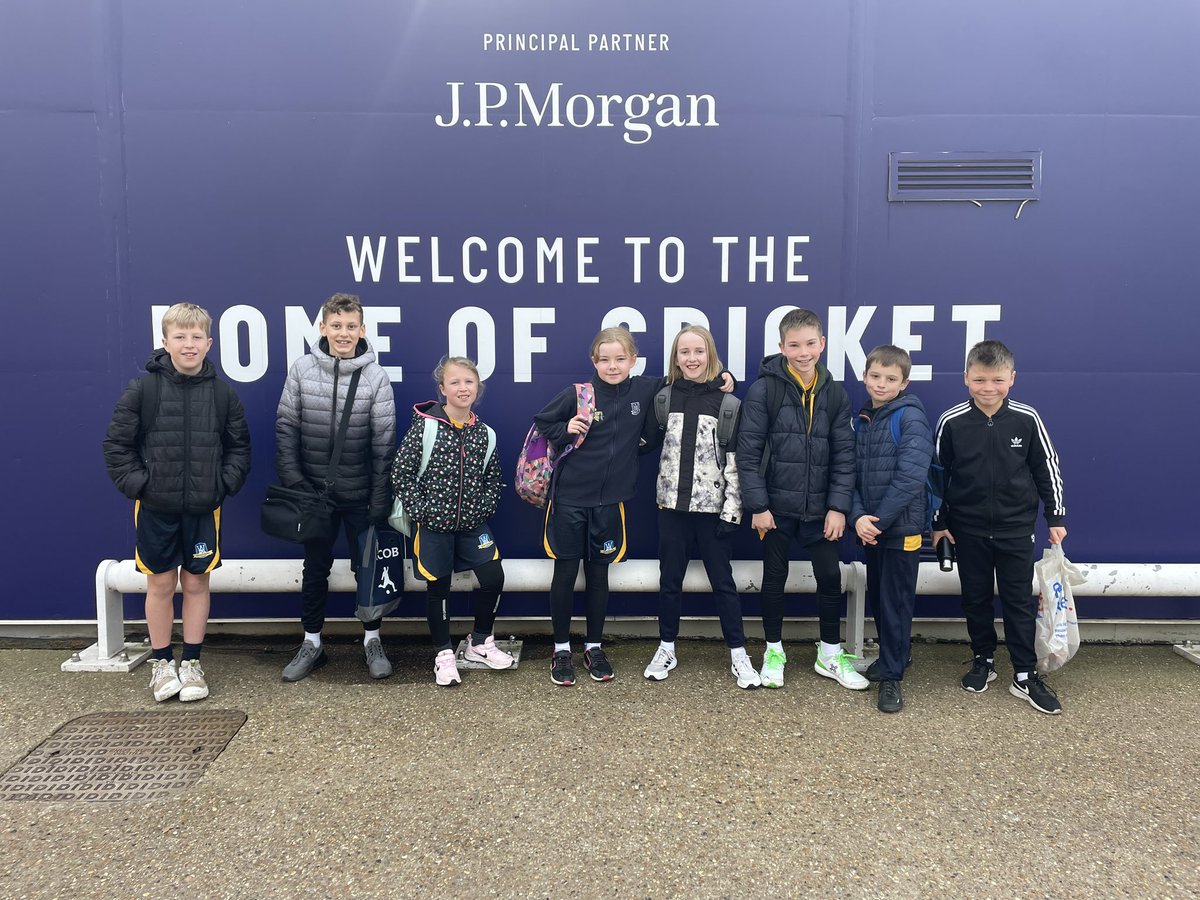 We have arrived! Some very lucky, and excited children have arrived @HomeOfCricket for the @capitalkidscric semi-finals. @LEOacademies @LEOsports7 #WeAreLEO