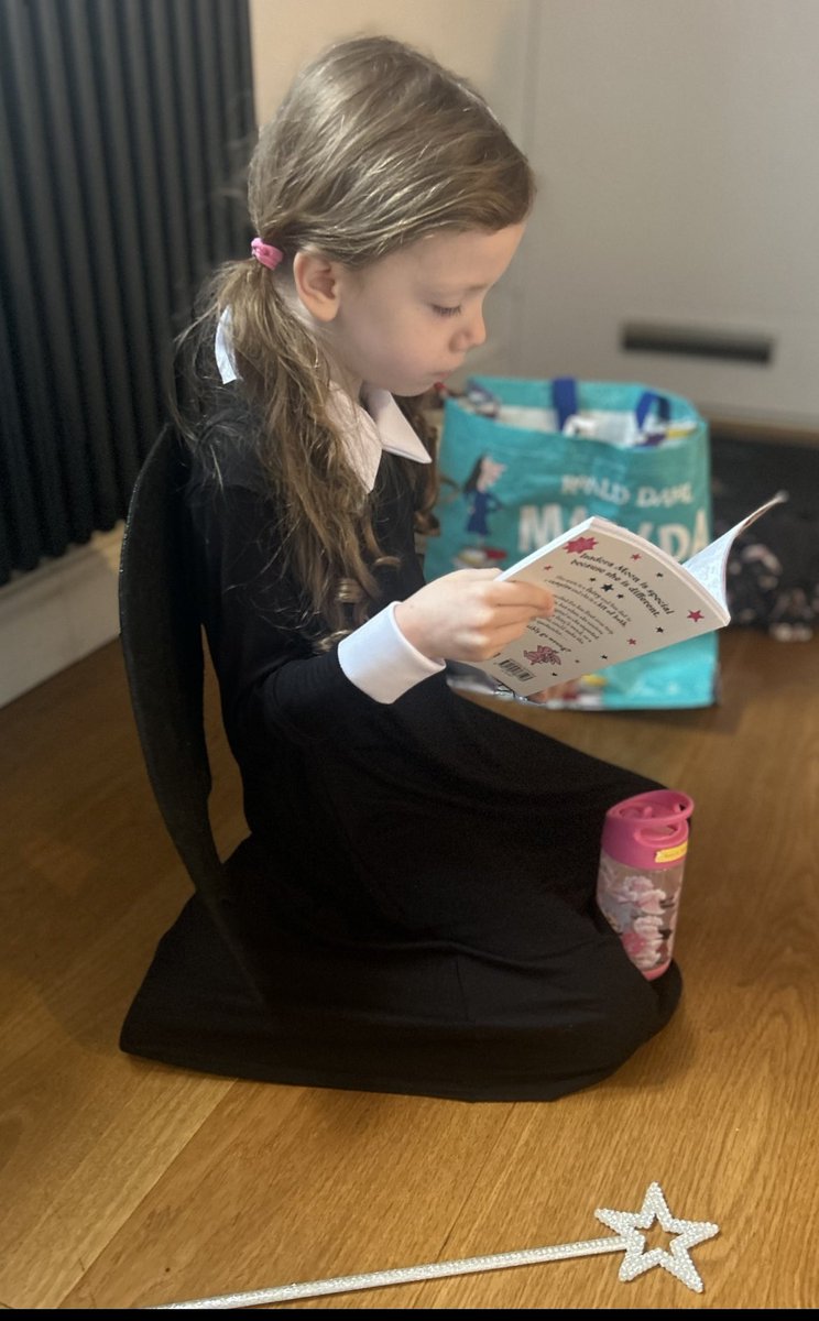 This vampire fairy was almost late for #WorldBookDay2024 Get your coat on Isadora Moon 🙄@H_Muncaster