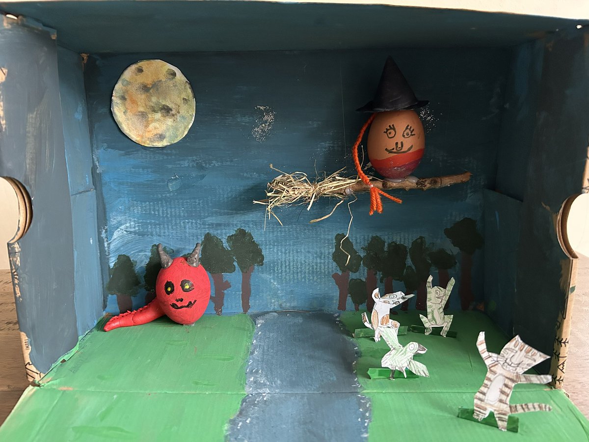 CEBailey1's tweet image. Room on the broom egg scene for #WorldBookDay @HallamFieldsJS