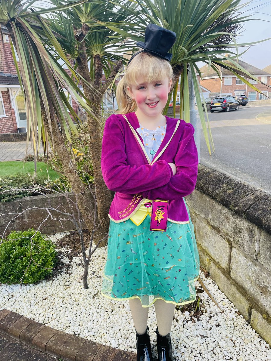 mol_walsh's tweet photo. 📚World Book Day 2024📚 Wonka all round this year 🤎 #takeashelfie #WorldBookDay2024 #roalddahl #charlieandthechocolatefactory #wonka @stthomasce @RealChalamet https://t.co/WXgs8M5FVH