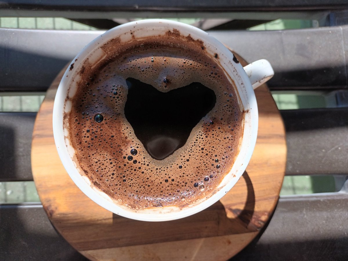 AmaberlMakki's tweet photo. Guten Morgen Ihr Lieben
Auch heute habe ich wieder einmal gefühlte 1000 #Herzen #verteilt
Habt einen schönen Donnerstag 🙋♂️ ☕️ ❤️ ❤️ ☕️ 🍀 https://t.co/GodhS91Yis