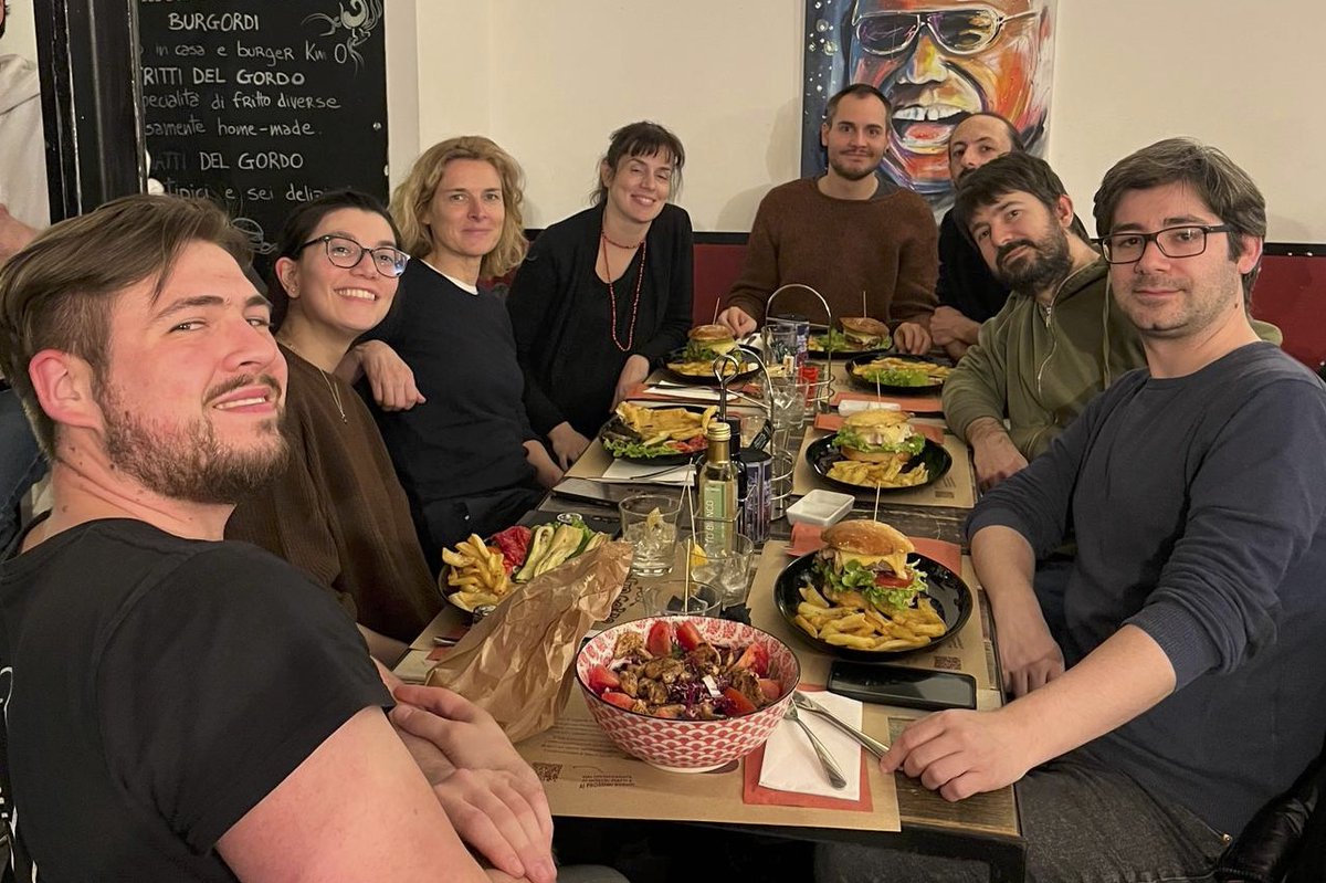 Last night celebrations! @ziorufus successfully closing his tenure track and @ElisaLeonardell starting her maternity leave 🥳🥳 But we missed our PhD students @paccosi_teresa, Sid and Katarina enjoying their stay abroad