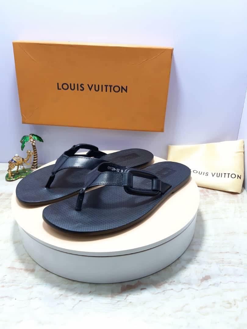 New drop alert 🔥🔥🔥🔥
Brand: Louis Vuitton 
Sizes: 40 to 46
27, 000
Fully boxed 📦

Send a DM to order now! 
#bethemporium 
#palmslippers 
#LouisVuitton 
#sandals