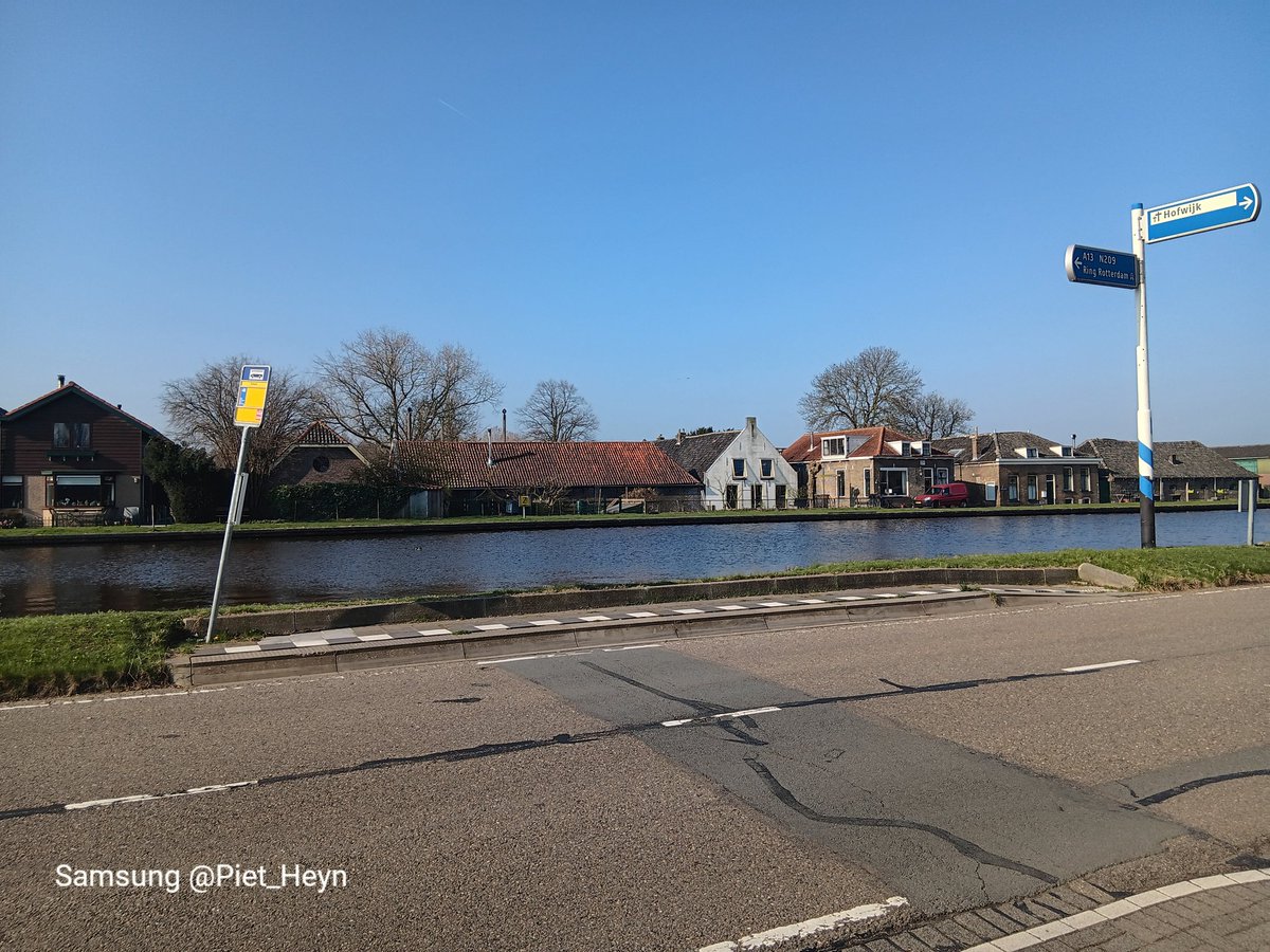 Met openbaarvervoer naar Delft. Markt