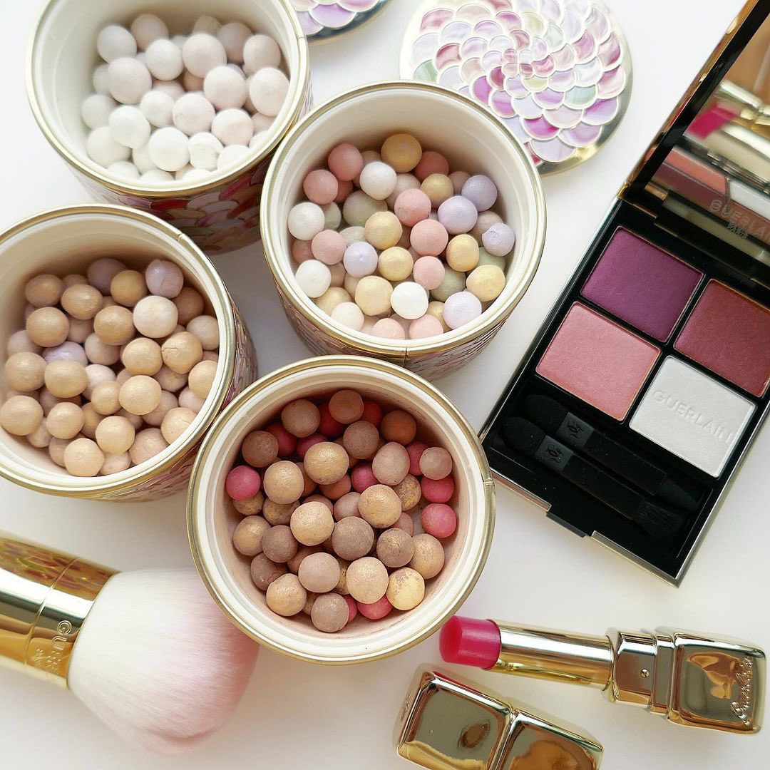 ゲランのメテオリット ビーユ ゴールデンビーとパウダーブラシセット