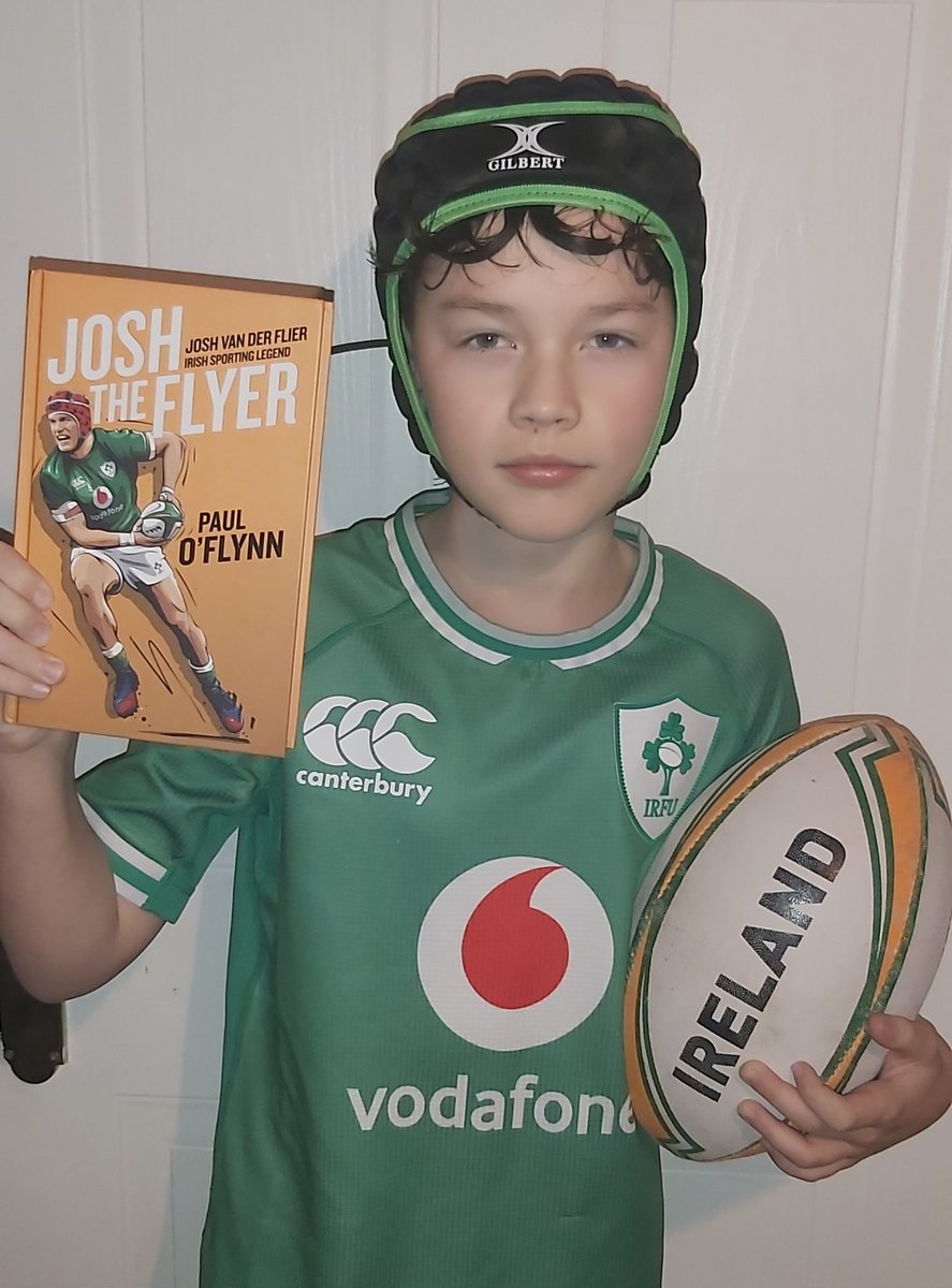 Happy world book day ! Sharing his #dyslexiafriendly book and his love of Irish rugby 🇮🇪🏉📖 @IrishRugby @joshvdf @OFlynnPaul @Gill_Books @DyslexiaIreland