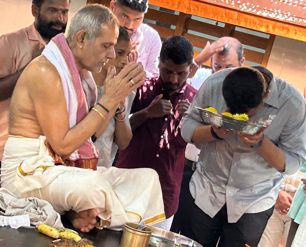 Kanipura Gopalakrishna’s Darshan this noon at Kumble…

Feeling blessed to be at this temple whose legend goes back to the ‘Dwaparyuga’. 

#LandOfTemples