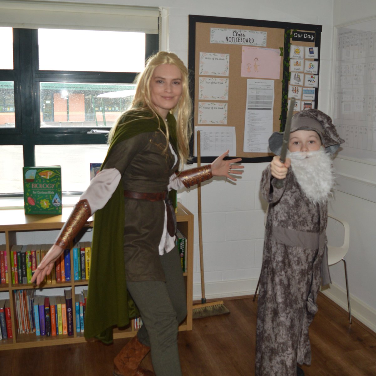 I'm on a mission to find all the 'Lord of the Rings' characters today! 📚 One of my absolute favourite books; great to see some of the children enjoy it, too 🍃🏹

#WorldBookDay2024 #LordOfTheRings 
<a href="/malvernprimary/">Malvern Primary School</a> <a href="/Missobrienj/">Miss O’Brien</a> <a href="/MissACarr/">Alex</a>