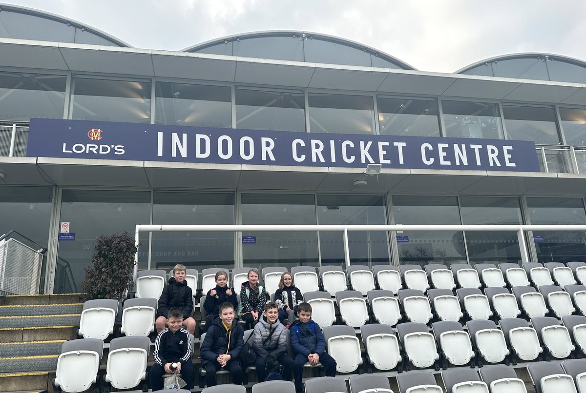 Great to be with the @WestAshtead cricket team at the MCC Indoor Academy at @HomeOfCricket today. They’re playing in the Semi Finals of this year’s @capitalkidscric William Greaves Trophy. Good luck and have a great day! @ECB_cricket @SurreyCricketFd 🏆 🏏