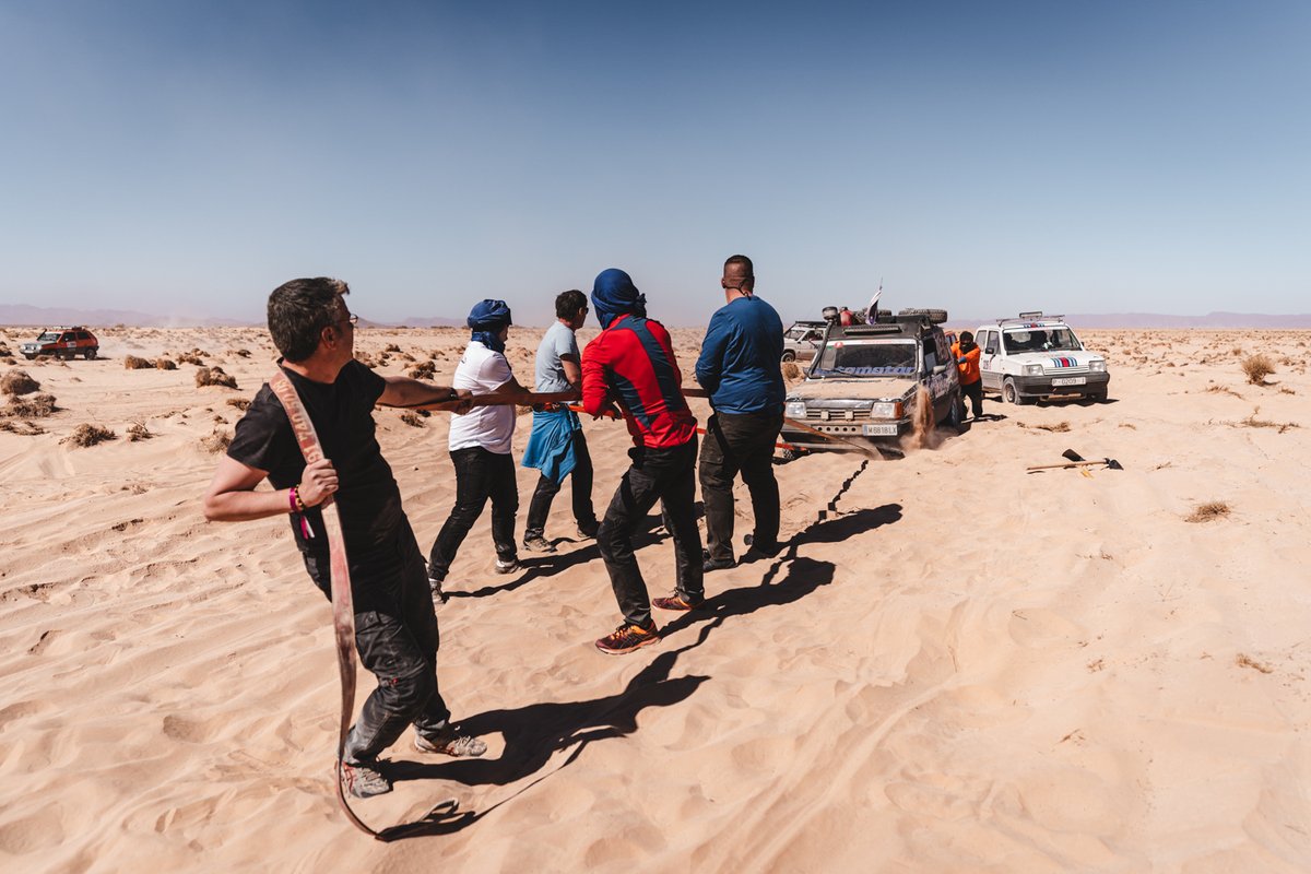 🇪🇸​ Todo es más fácil cuando se hace en equipo.
🇬🇧​ Everything is easier when it is done as a team.
🇮🇹 Tutto è più facile quando si fa squadra.