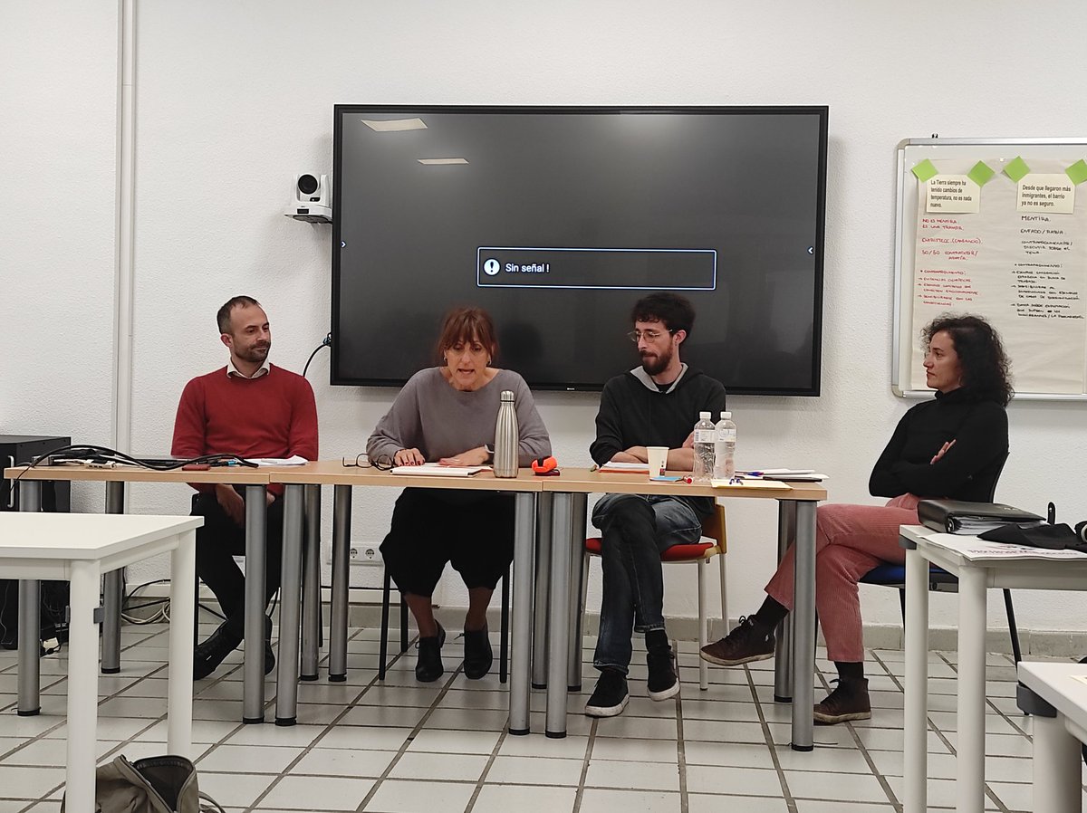 Para enfrentar la extrema derecha desde los centros de trabajo #CCOO decidimos una estrategia global y actuamos localmente

Ahora <a href="/CrisFaciaben/">Cristina Faciaben🔻</a> con <a href="/cgil/">cgil</a> <a href="/salvamarra/">Salvatore Marra</a> <a href="/lacgtcommunique/">La CGT</a> y <a href="/Rosalux_ES_PT/">Fundación Rosa Luxemburg</a> nuestras organizaciones socias Alianzas para la democracia

<a href="/CCOO/">COMISIONES OBRERAS</a> <a href="/adriajunyent/">Adrià Junyent</a>