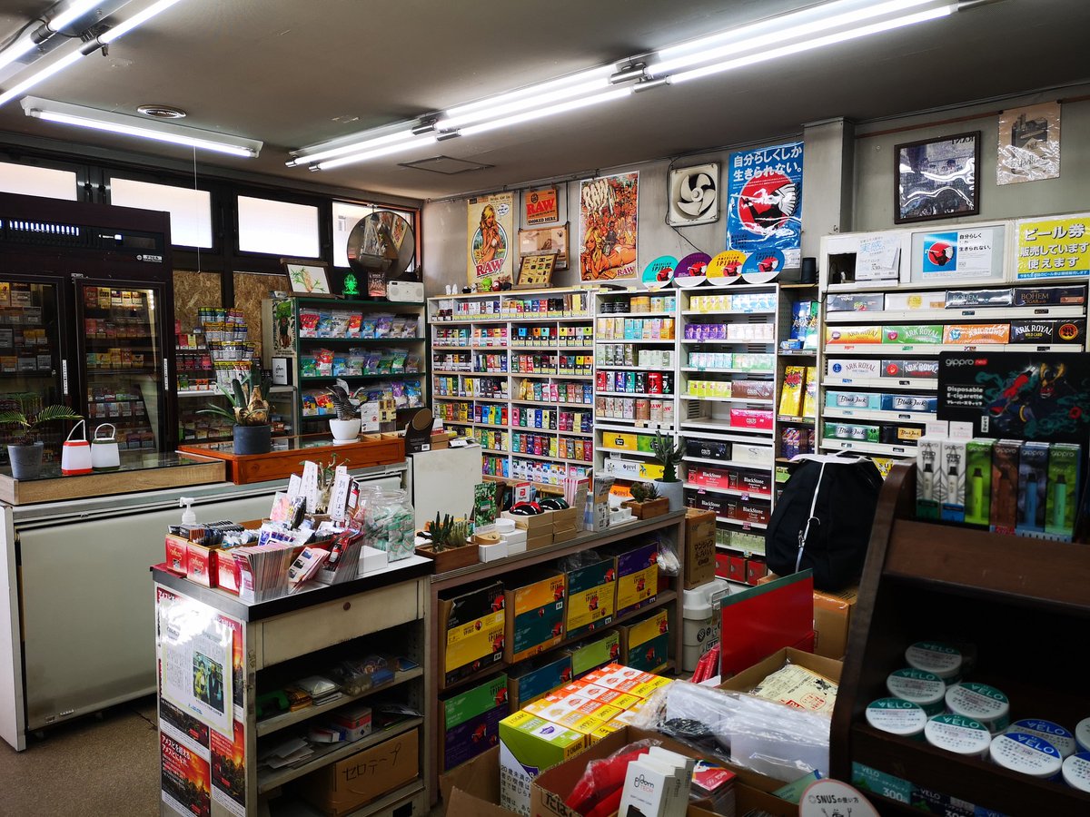 7fvkhb9CPFF9's tweet photo. #ヤマダ商店#タバコ屋#コーヒー
愛知県にあるタバコとコーヒーのお店
種類豊富なタバコと美味しいオリジナルのコーヒーが飲めるオシャレお店を紹介！
珍しい巻きたばこから手巻きに刻みタバコ（煙管）など愛煙家には嬉しいラインナップに加え
淹れたてのオリジナルコーヒーが飲める穴場のお店 https://t.co/TQmKw63qDI