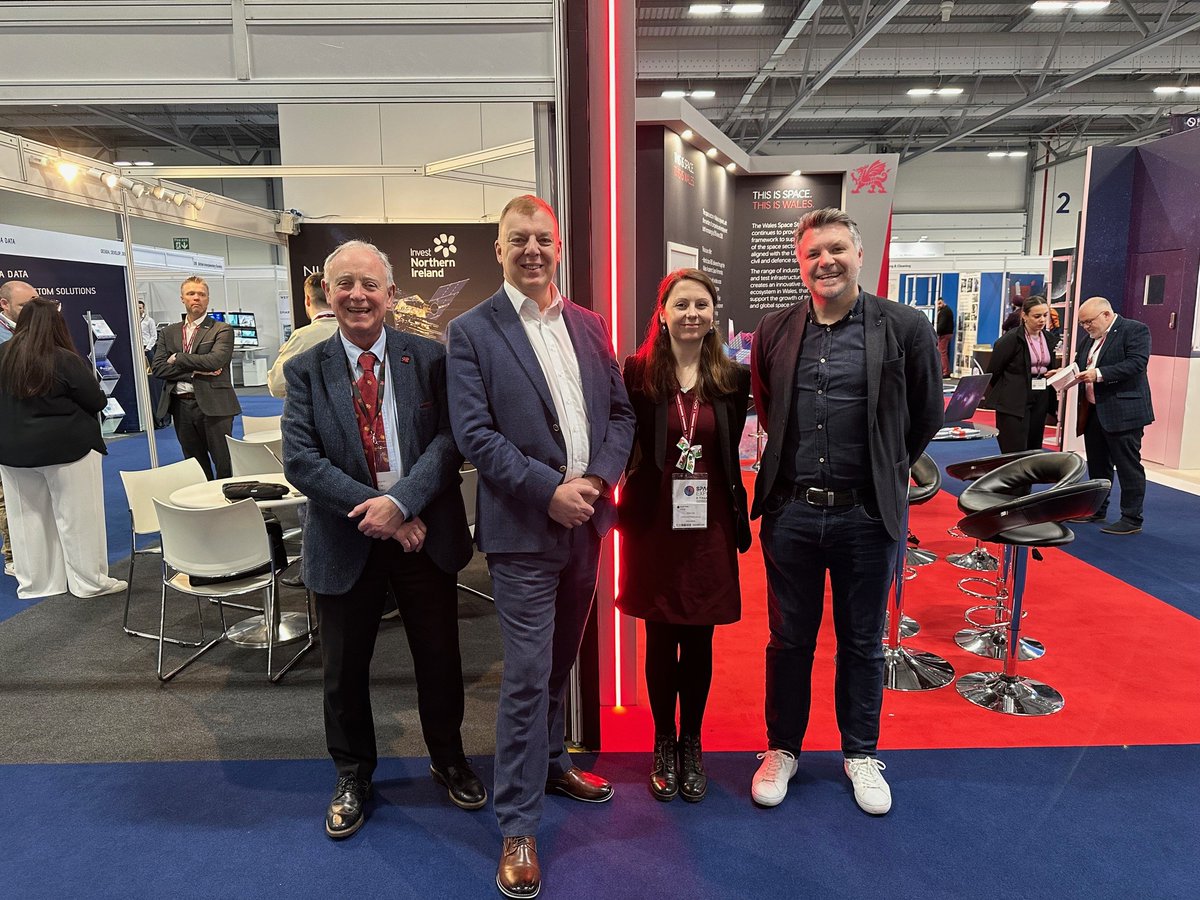 Live from the @SpaceCommExpo where the new funding for the #space clusters in the UK was announced! Pictured: John Whalley FRAeS #SpaceWales, Robert Hill @nispaceorg, Rosie Cane of Space Wales & @StuCatchpole of @SpaceEastUK. @UKspace @SpaceScotland #spacesector